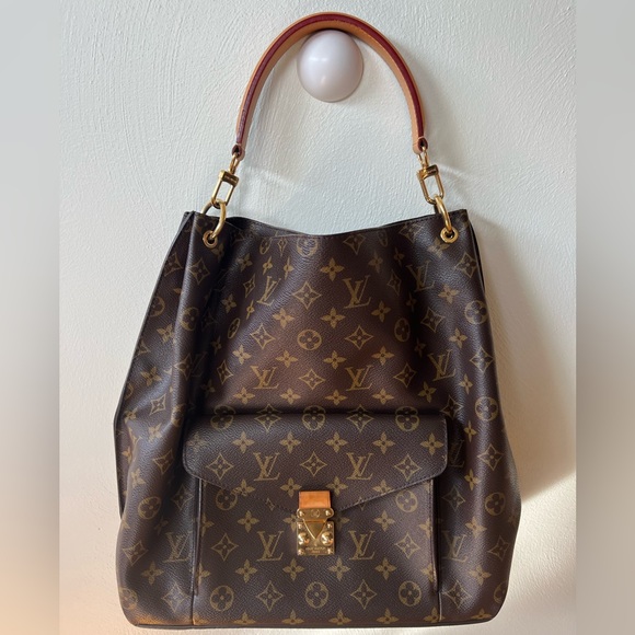 Louis Vuitton Monogram Canvas Metis Bag - Picture 2 of 11